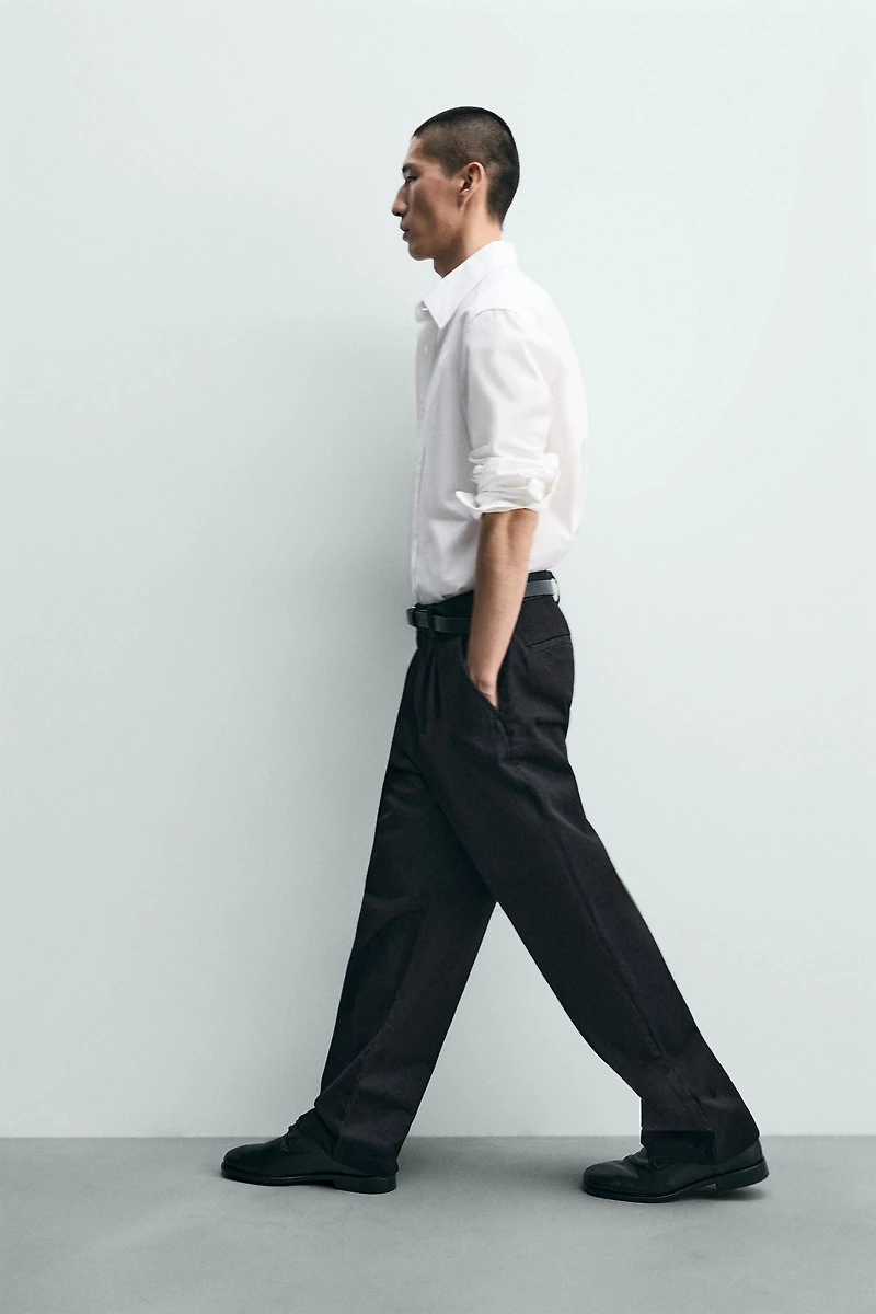PANTALON CHINO EN DENIM À PLIS