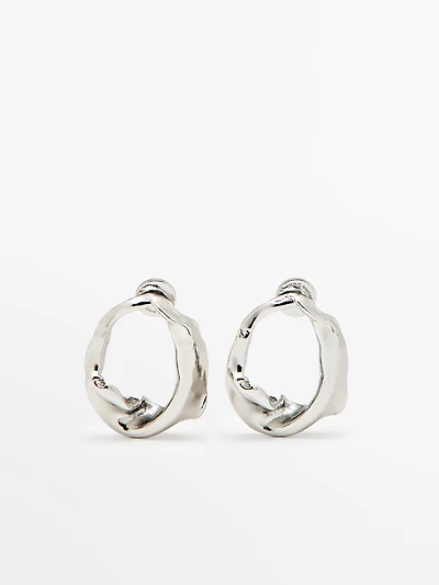 Boucles d’oreilles irrégulières