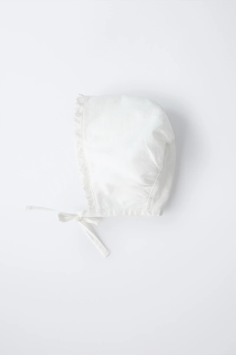 PLAIN LINEN BONNET WITH LACE