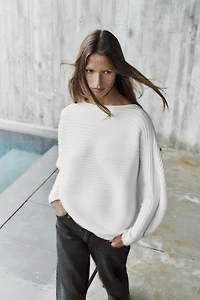 PULL EN MAILLE STRUCTURÉ À VOLUME