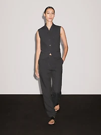100% linen V-neck waistcoat