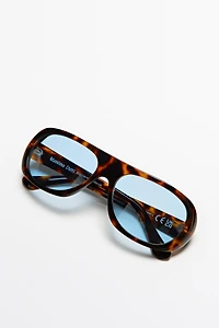 Wide tortoiseshell-effect sunglasses