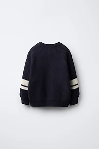 PULL EN MAILLE AVEC PIÈCE VARSITY