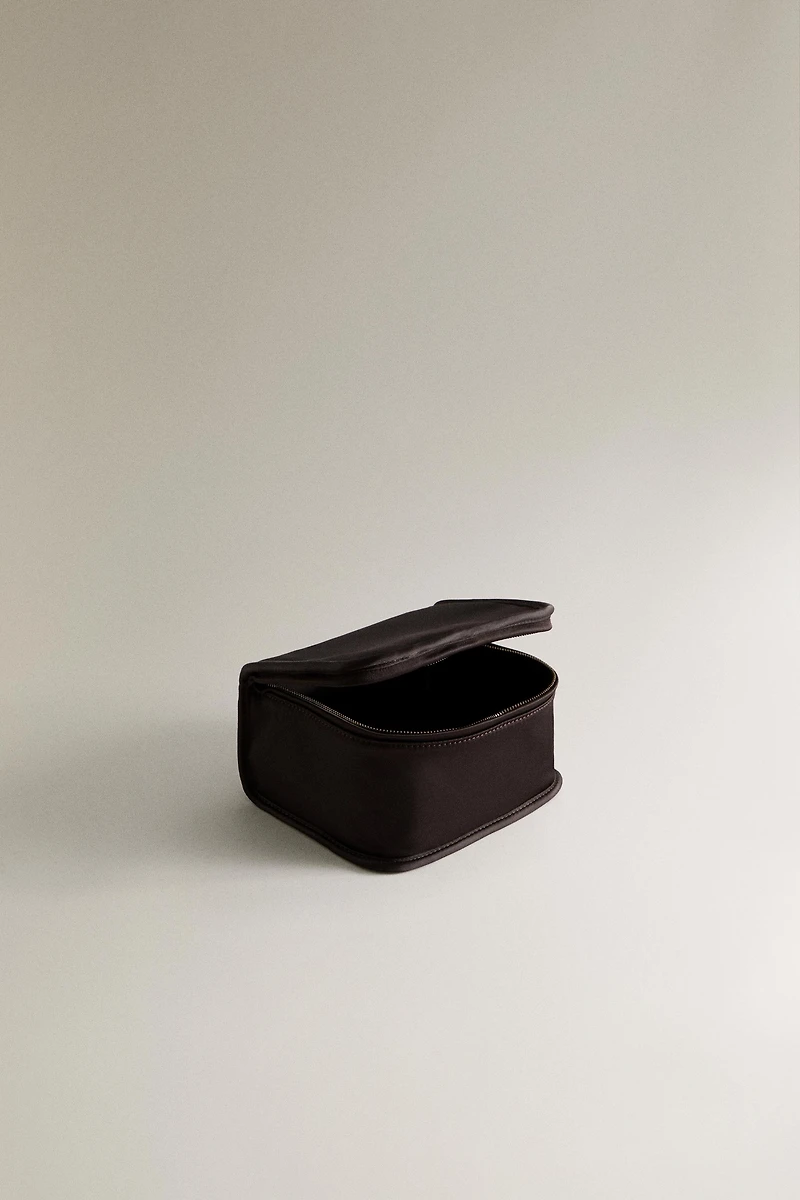 MEDIUM SATEEN MAKEUP BAG
