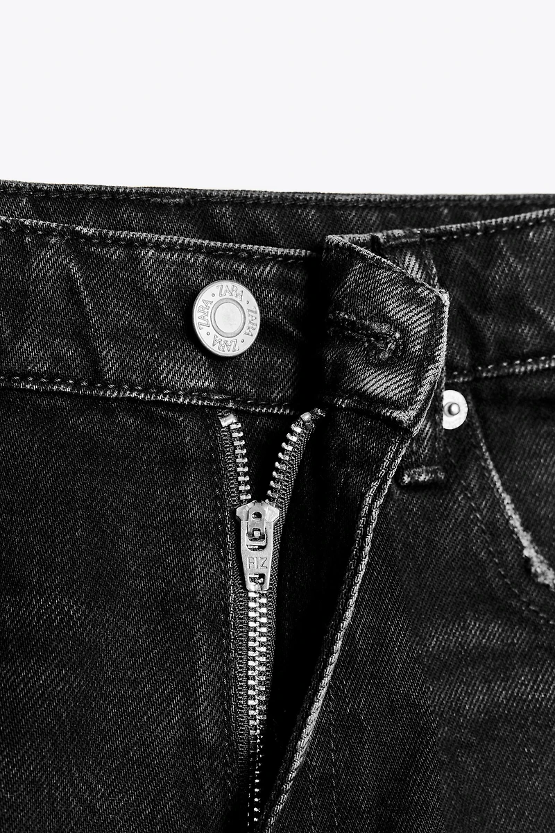 CURVED HIGH-WAISTED DENIM SHORTS