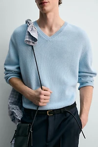 COTTON-LINEN BLEND V-NECK JUMPER