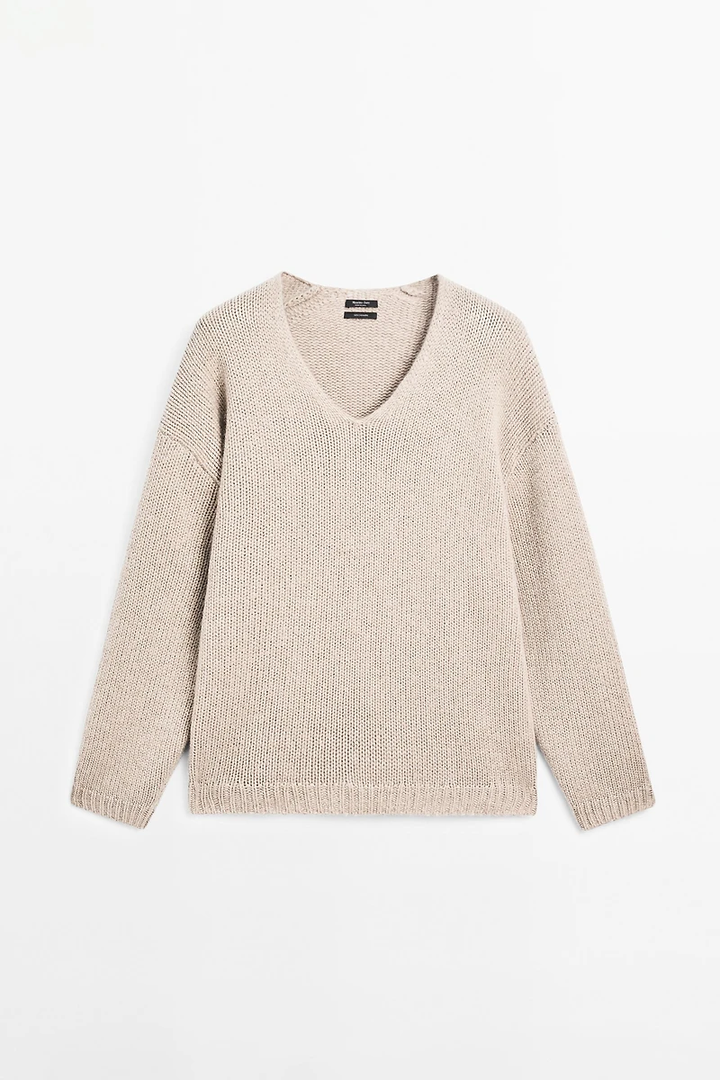 100% cashmere V-neck sweater