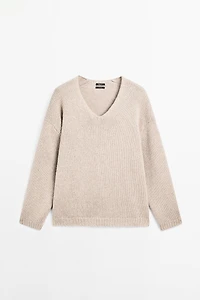 100% cashmere V-neck sweater