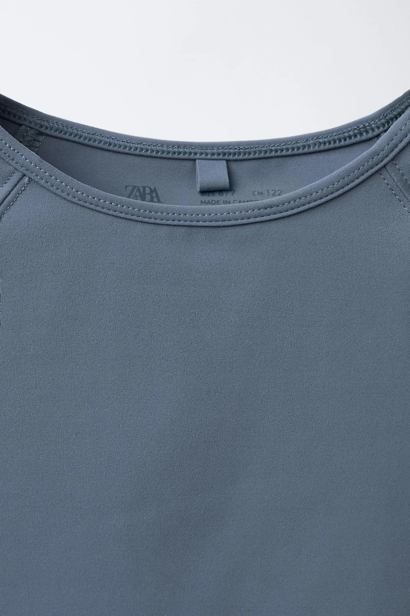 T-SHIRT À DÉCOUPES
