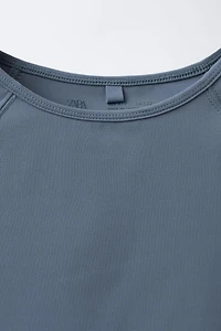 T-SHIRT À DÉCOUPES