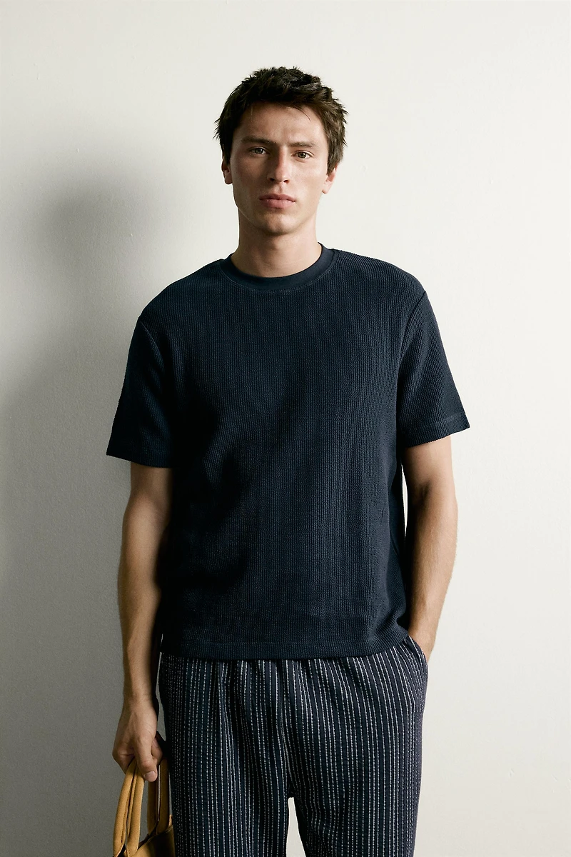 REGULAR FIT SEERSUCKER T-SHIRT