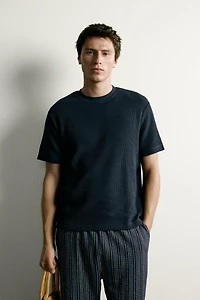 REGULAR FIT SEERSUCKER T-SHIRT