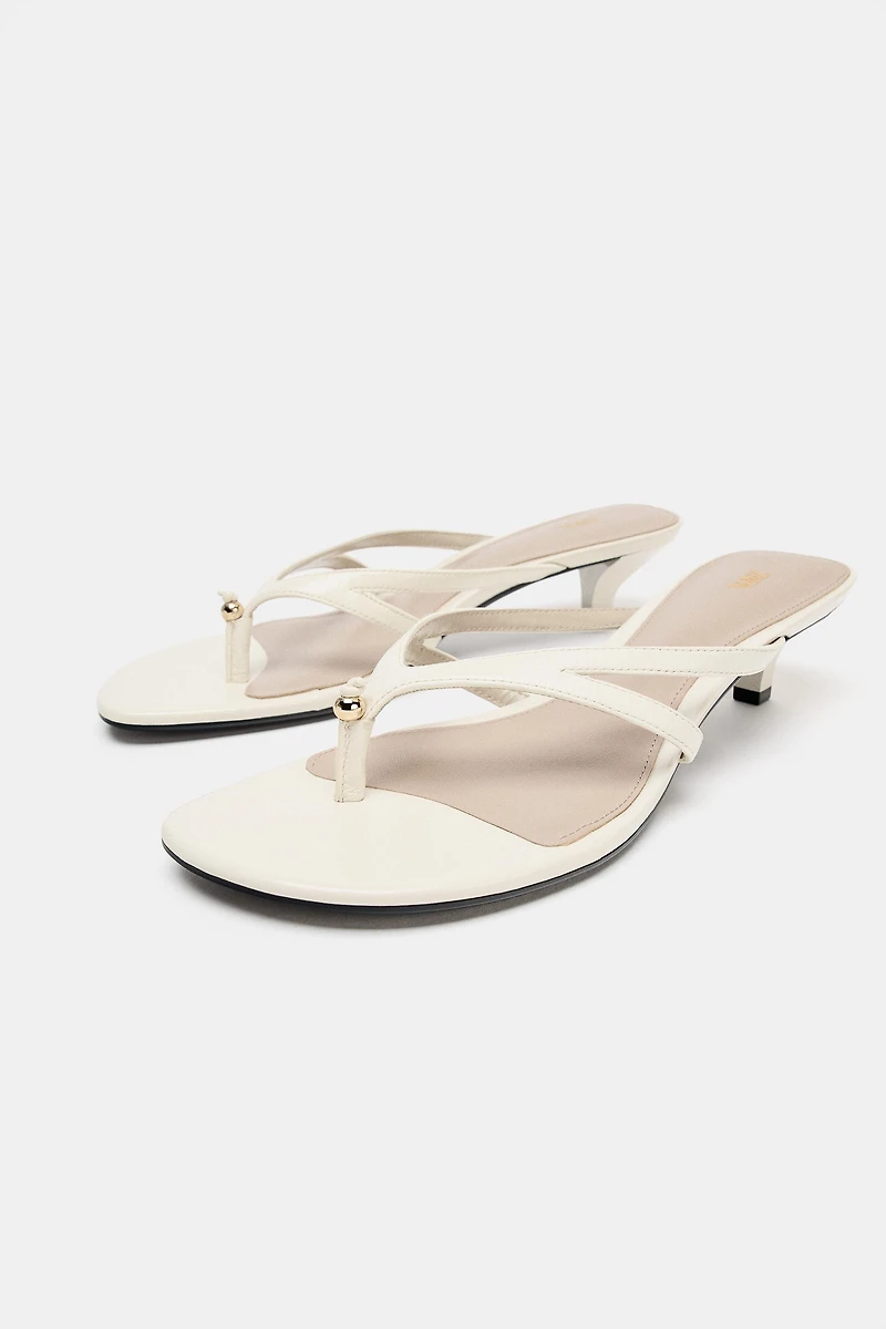SANDALES EN CUIR AVEC DÉTAIL