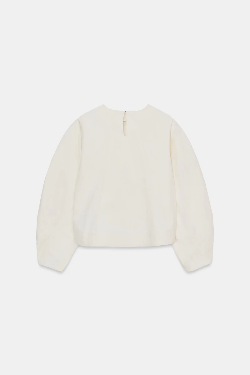 VOLUME SLEEVE CROP TOP
