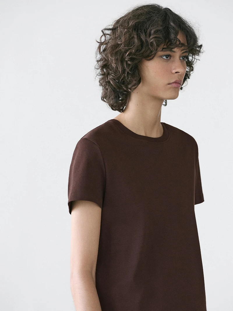 100% cotton T-shirt with seam detail