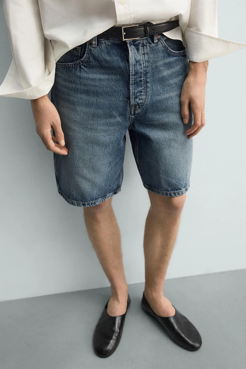 STRAIGHT FIT DENIM SHORTS