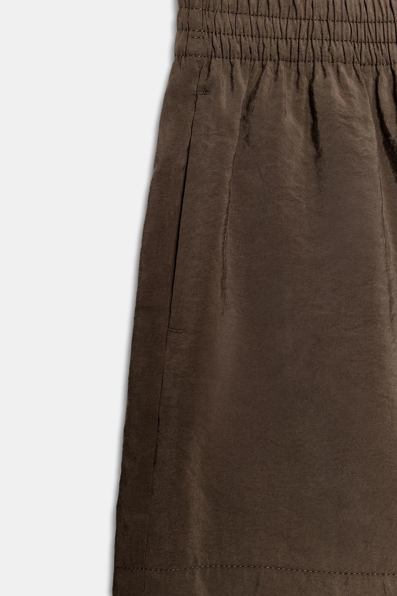 FLOWY SHORTS WITH ELASTIC WAIST