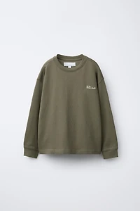 T-SHIRT LOURD À INSCRIPTION BRODÉE