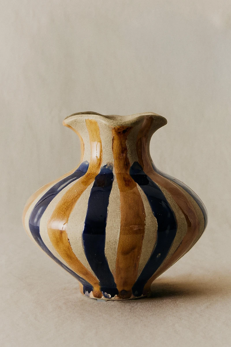 ROUND DECORATIVE CERAMIC VASE