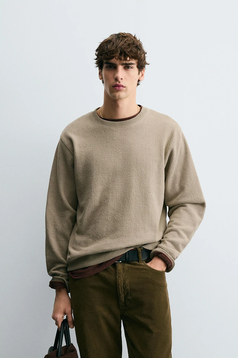 TEXTURED CREWNECK SWEATSHIRT