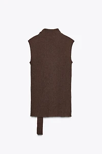 TEXTURED SCARF TOP
