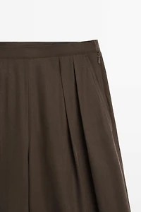 Flowing wide-leg pants with dart detail