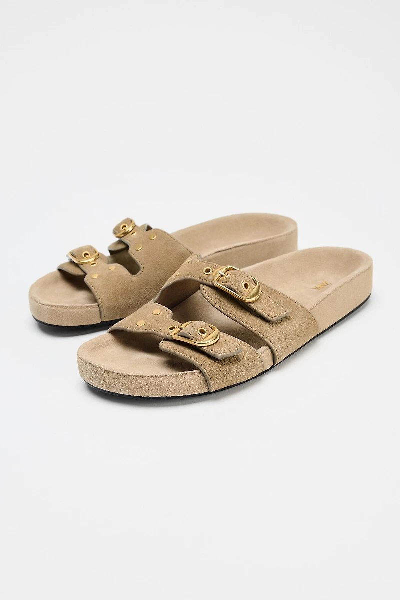 SANDALES EN DAIM À BOUCLES