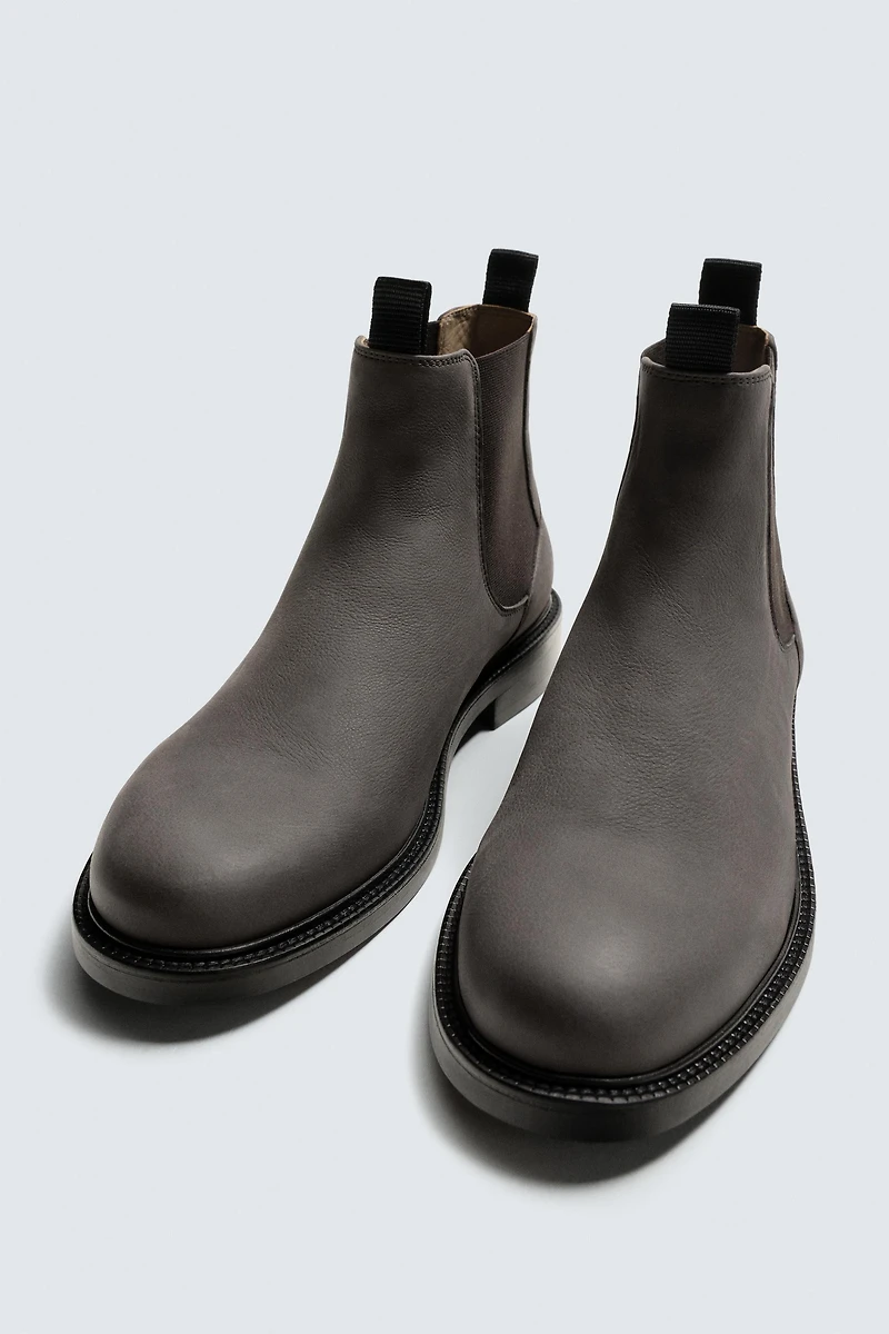 LEATHER CHELSEA BOOTS