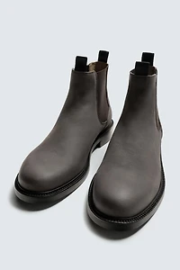 LEATHER CHELSEA BOOTS