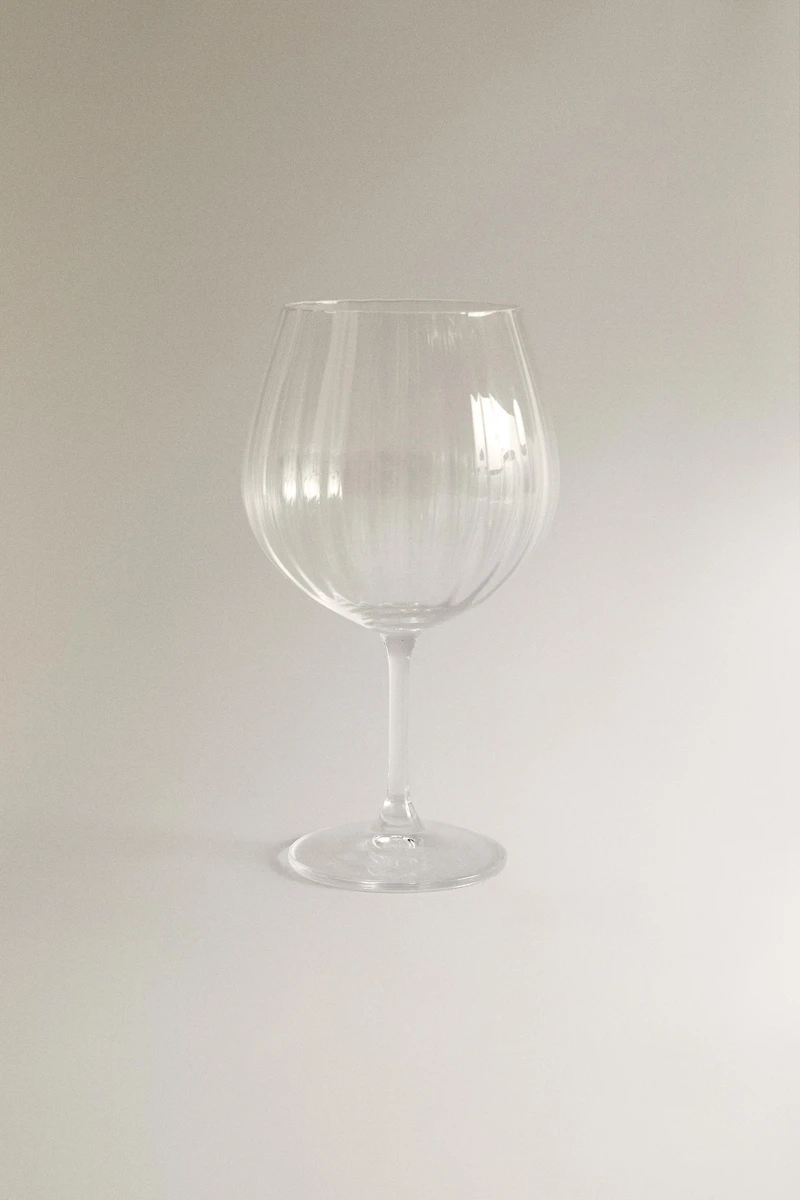 CRYSTALLINE GLASS WITH A RAISED DESIGN