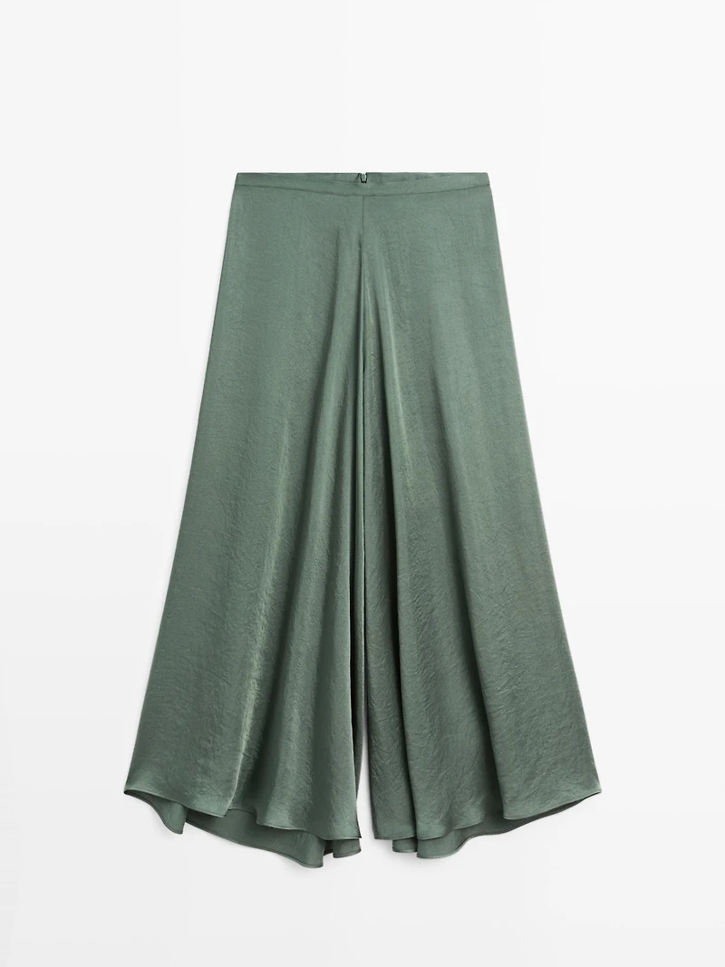 Flowing wide-leg trousers