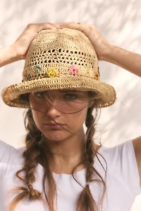 EMBROIDERED FLORAL BUCKET HAT