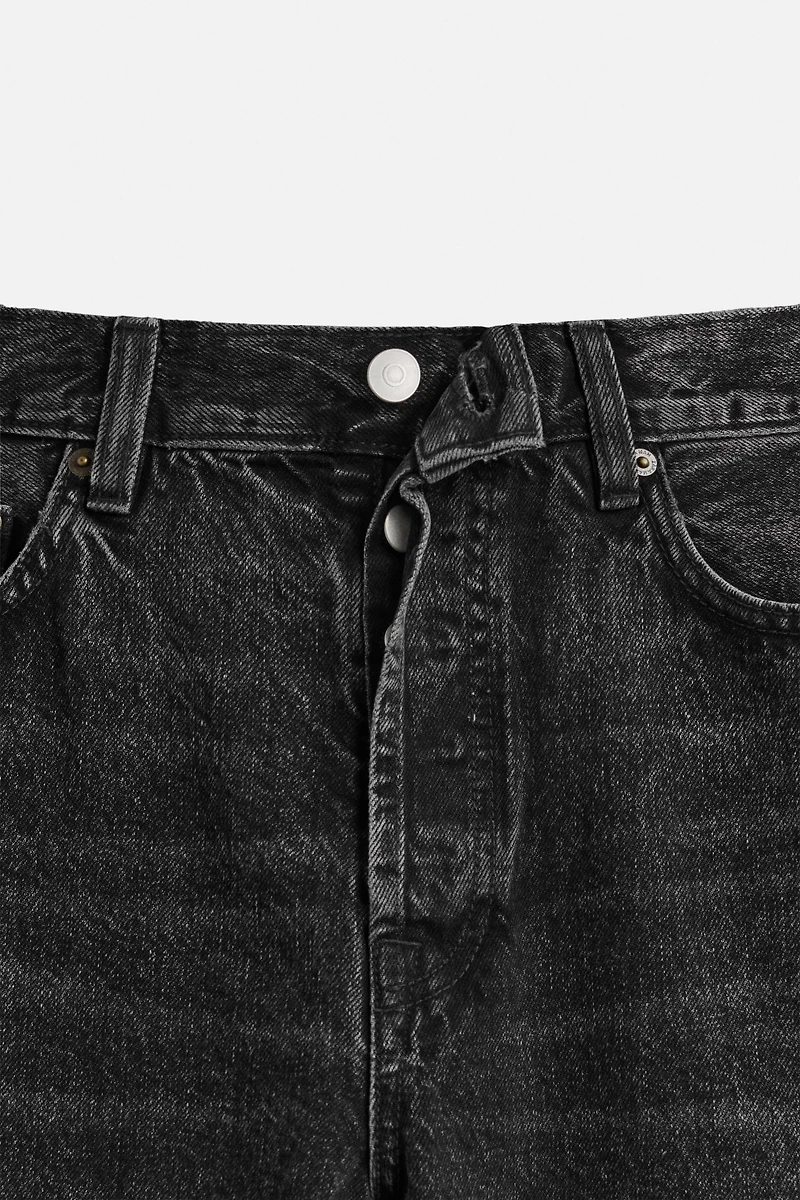 STRAIGHT FIT JEANS