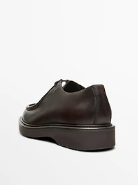 Chaussures en cuir avec broderie