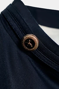 VESTE AJUSTÉE BOUTON DORÉ