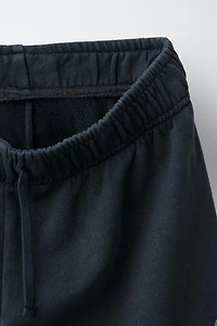 PANTALON EN MOLLETON EFFET DÉLAVÉ À JAMBES LARGES ÉTOILES