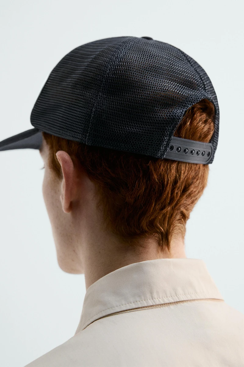 CASQUETTE PETER PAN HARRY LAMBERT FOR ZARA X DISNEY