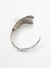 Bracelet moulant irrégulier