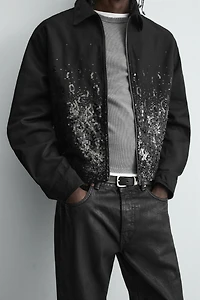 VESTE COURTE À PAILLETTES