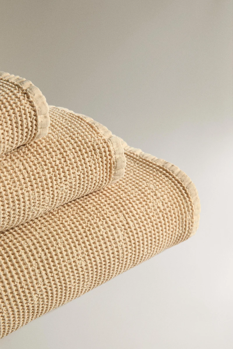 WAFFLE-KNIT TEXTURED BATH TOWEL
