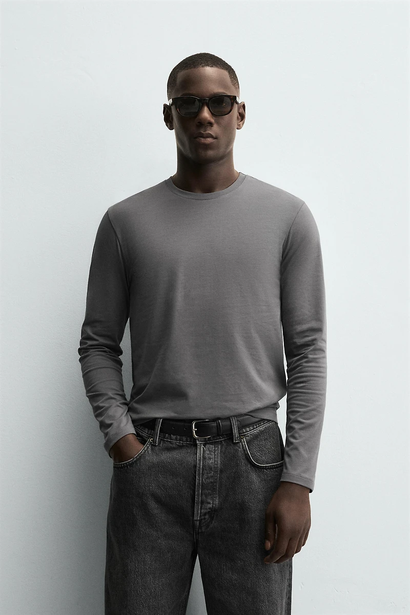 BASIC SLIM FIT T-SHIRT