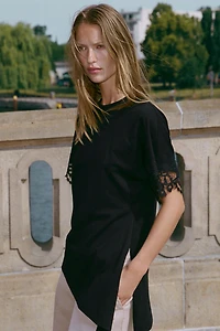 ASYMMETRIC LACE T-SHIRT