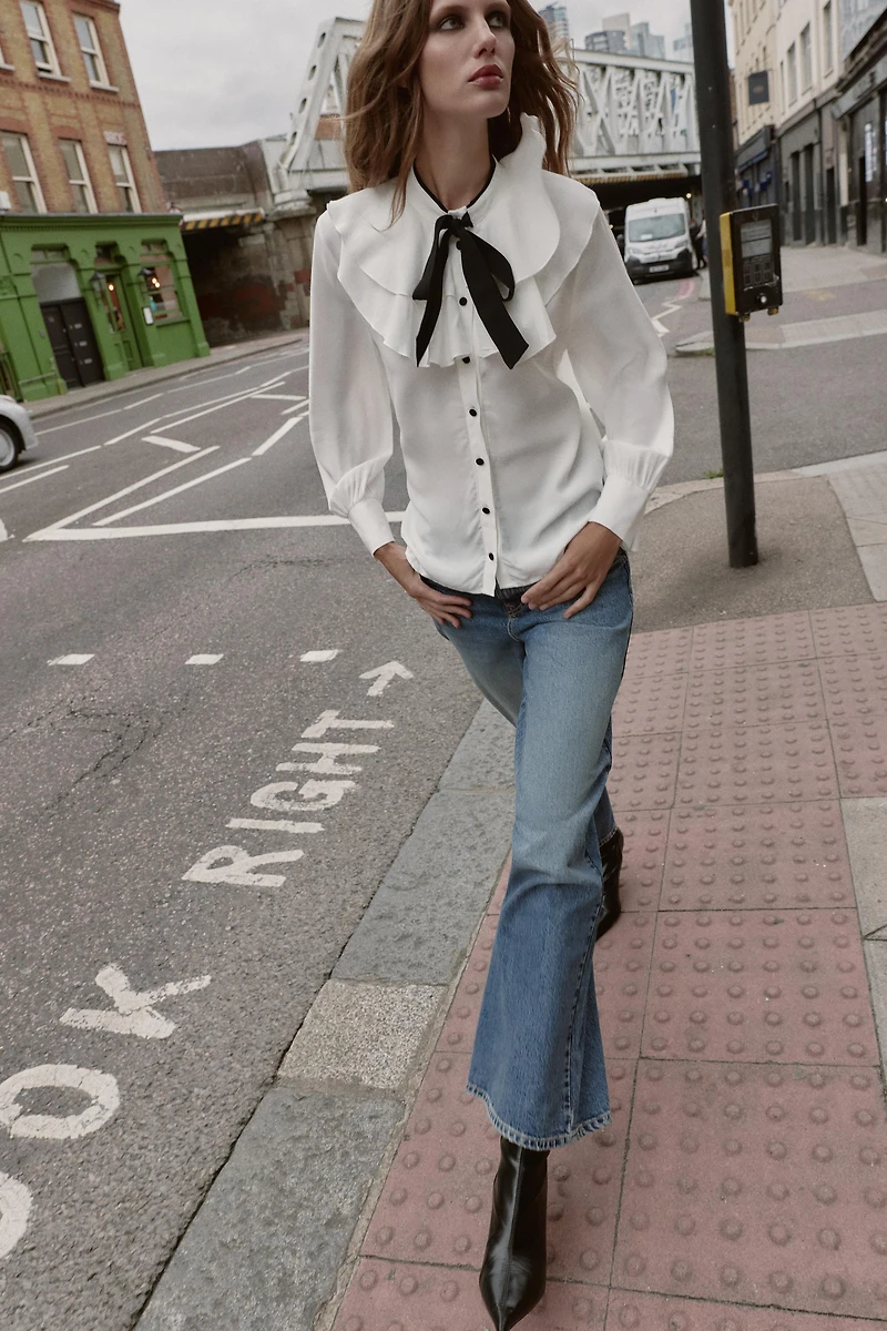 CONTRAST TIE RUFFLE BLOUSE