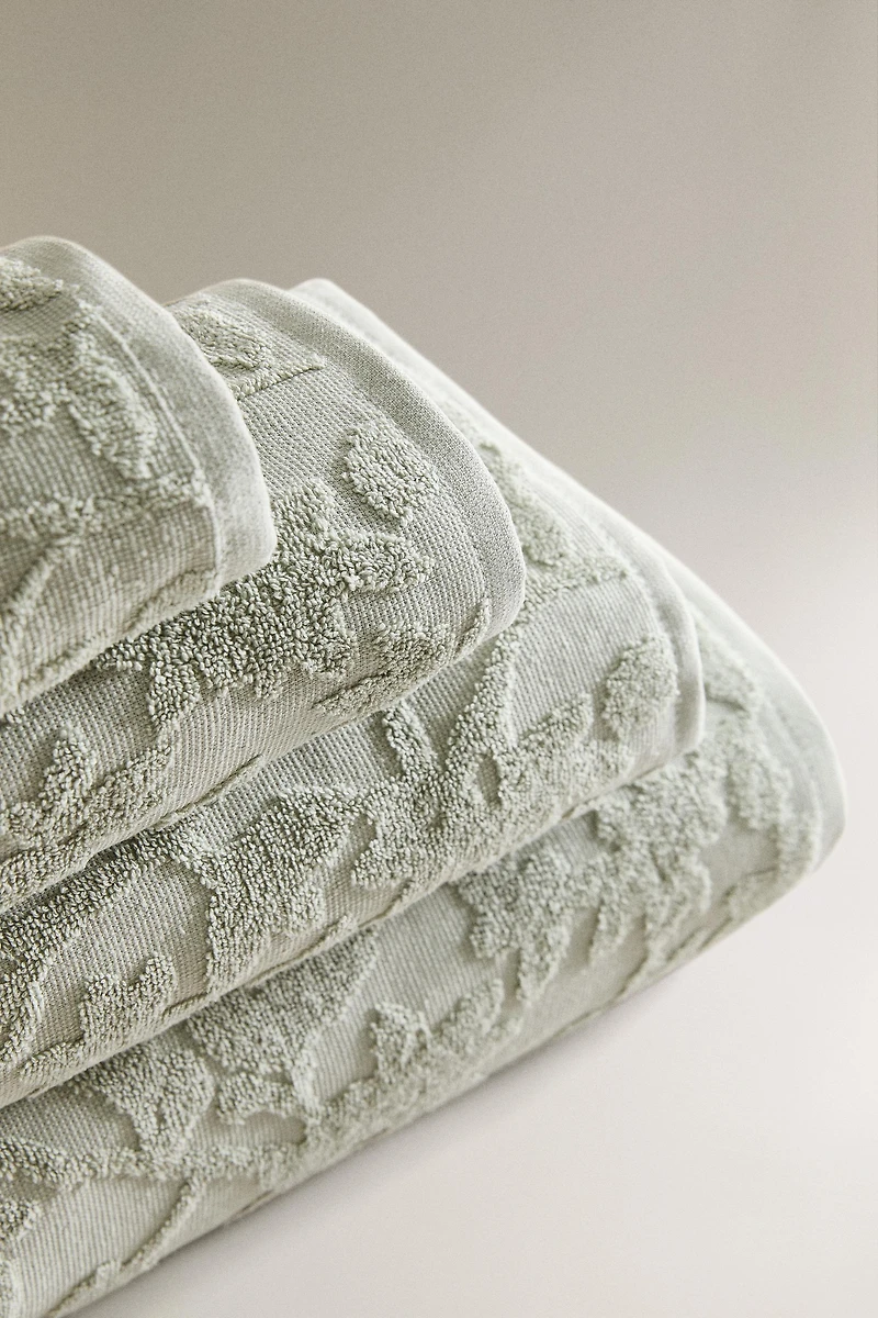 FLORAL JACQUARD BATH TOWEL