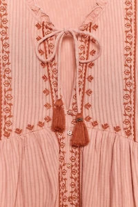BLOUSE BRODERIES CONTRASTE