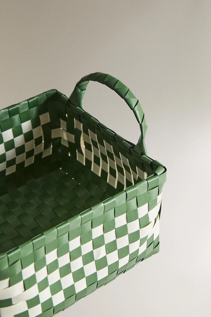 WOVEN BASKET