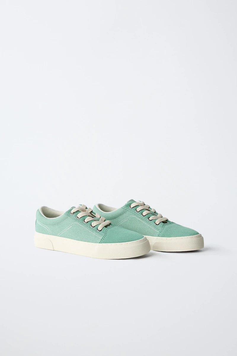 LACE-UP SNEAKERS