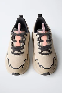 SNEAKER WITH SOLE DETAIL