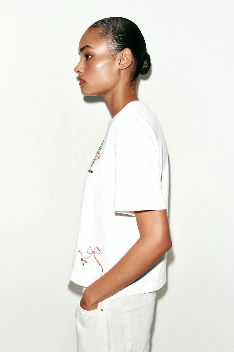 EMBROIDERED FLORAL T-SHIRT
