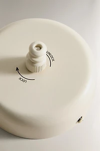 RETRACTABLE WALL CLOTHES LINE